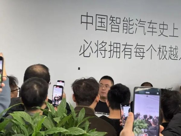 智慧优配 对话为极越汽车垫资3700万元的供应商：背后是“赌徒心态”，曾幻想百度和吉利兜底