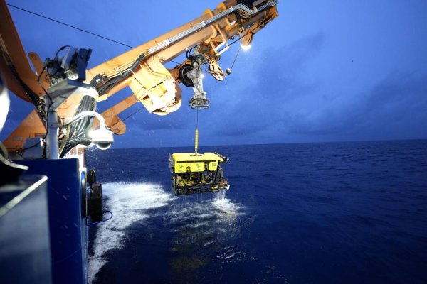 掘金配资 我国自主研制的6000米级深海无人遥控潜水器“海琴”号成功海试